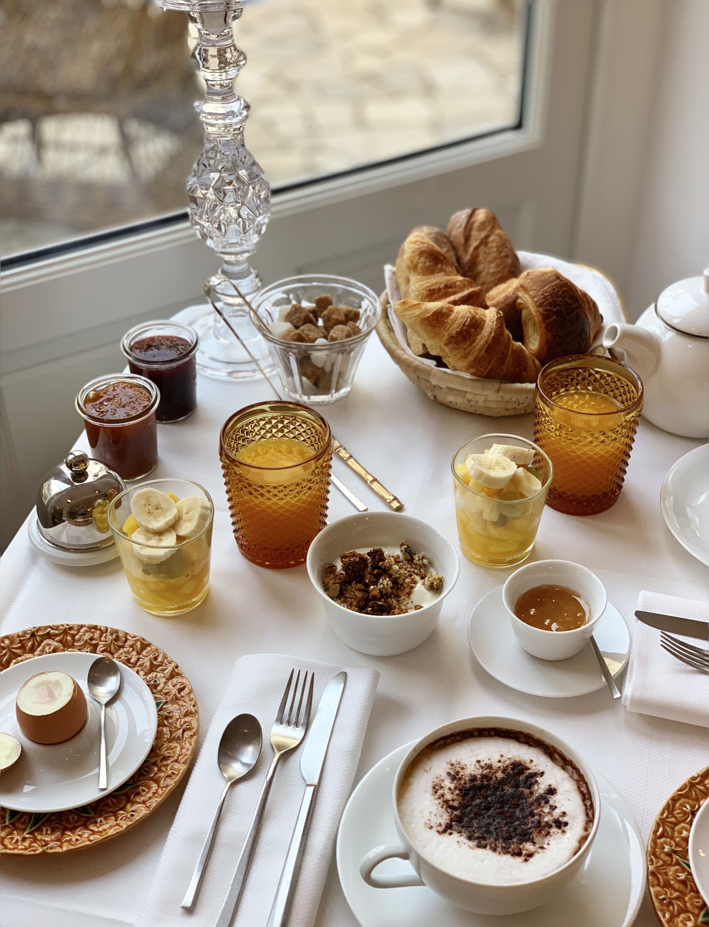 daily continental breakfast (eur 19 per person)