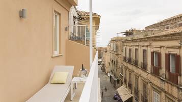 Suite con Terrazzo | Biancheria da letto di alta qualità, copriletto in piuma, minibar