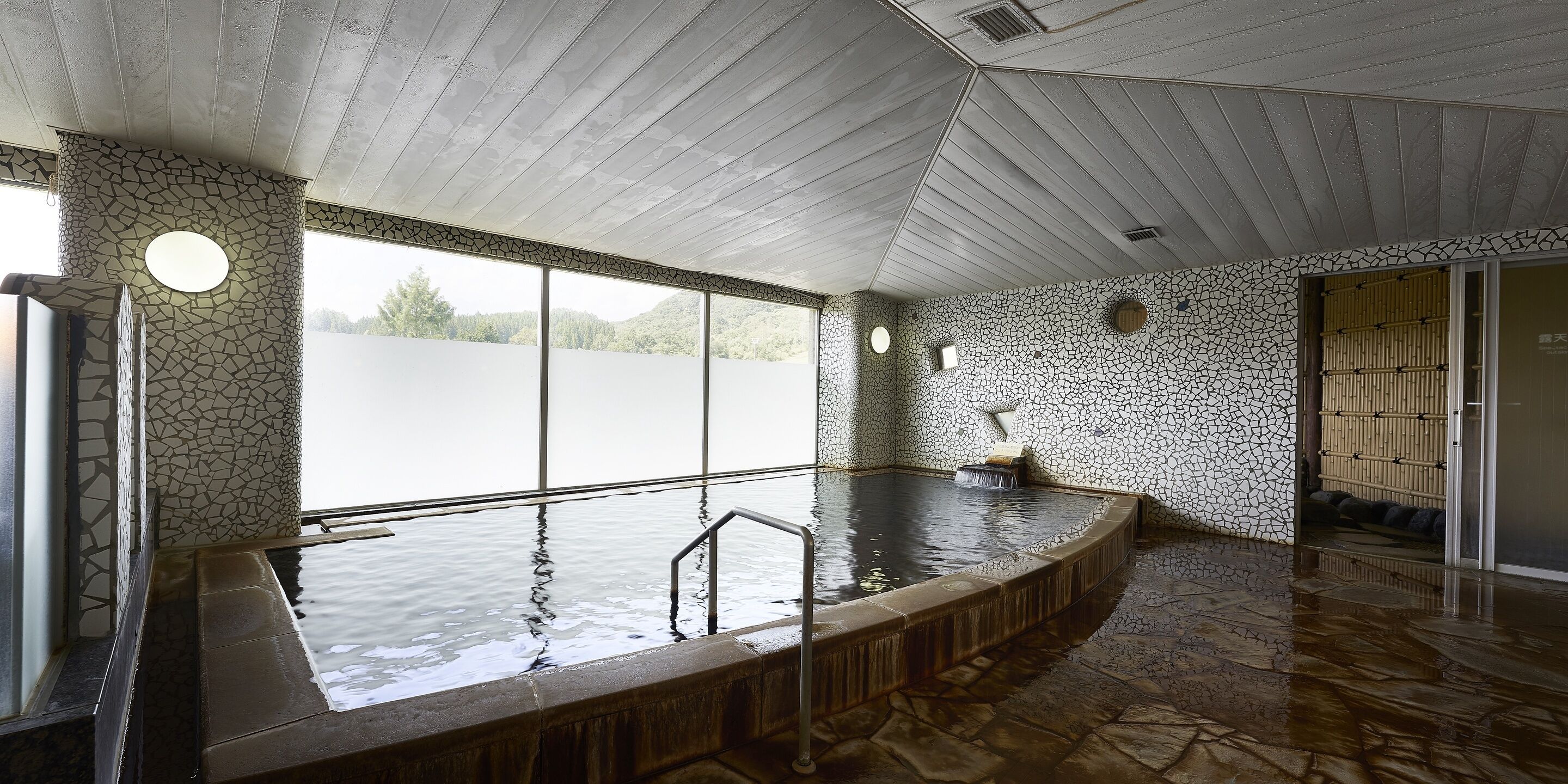 Nhà tắm công cộng