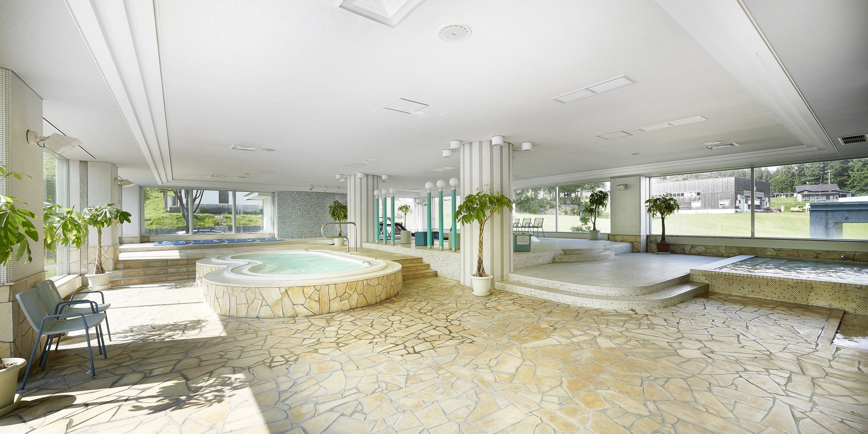 Seasonal outdoor pool, a natural pool