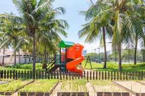 Children’s play area – outdoor