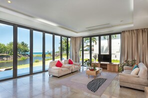 32-inch flat-screen TV with cable channels, LCD TV - Ocean Luxury Villas Danang (Da Nang)