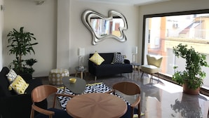 Lobby lounge