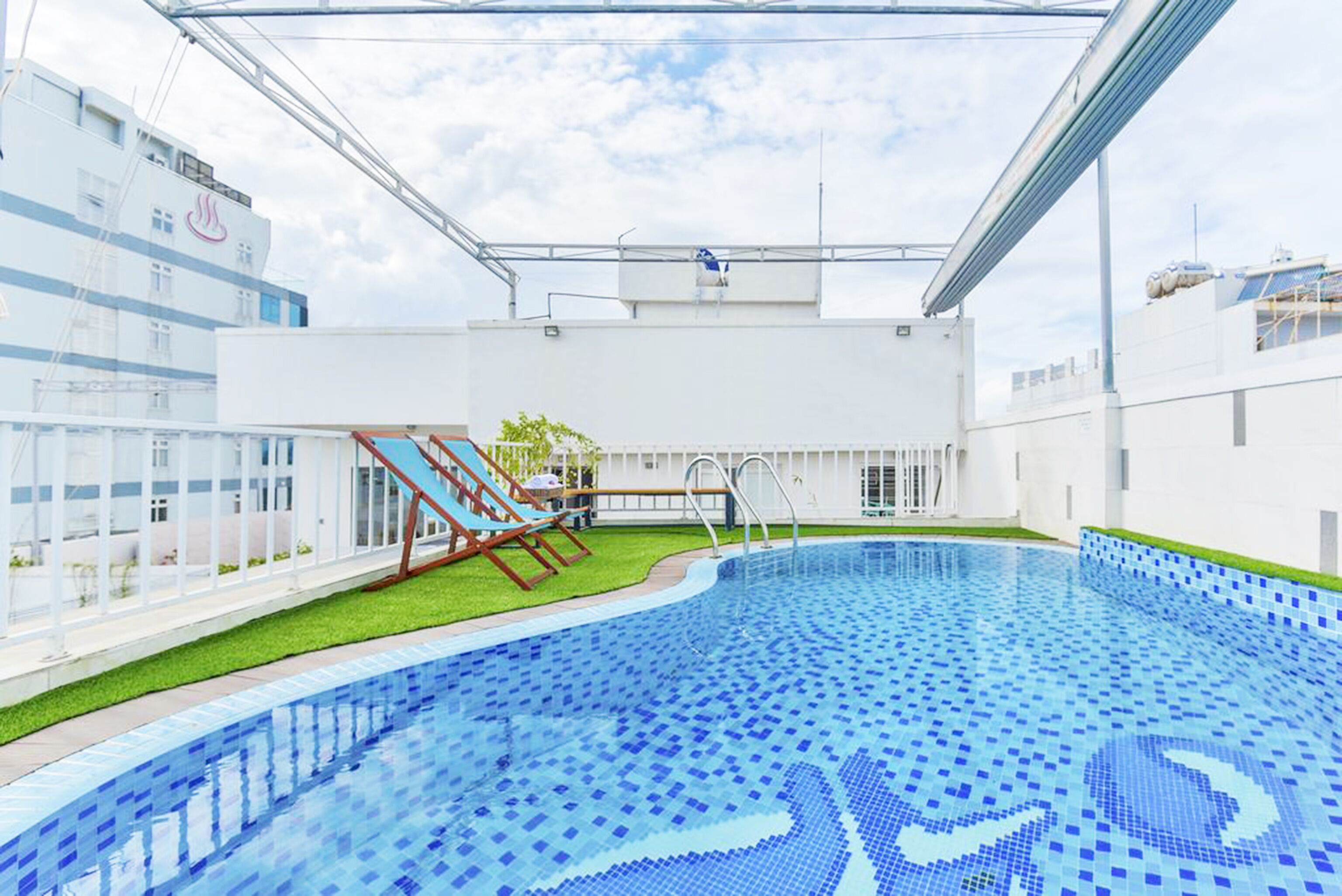 Outdoor pool, open 6:00 AM to 10:00 PM, pool loungers