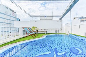 Outdoor pool, open 6:00 AM to 10:00 PM, sun loungers - Annie Danang Hotel & Apartment (Da Nang)