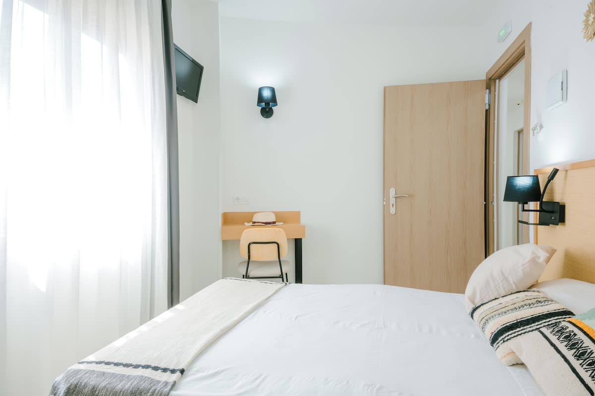 In-room safe, desk, blackout drapes, soundproofing