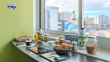 Kontinental frukost varje dag (EUR 9.50 per person)