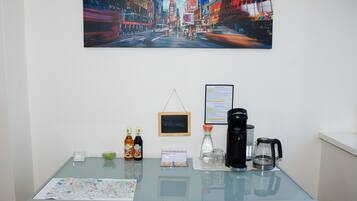 Chambre Double Supérieure, 1 lit double, salle de bains privée (Spacieuse) | Café et/ou machine à café