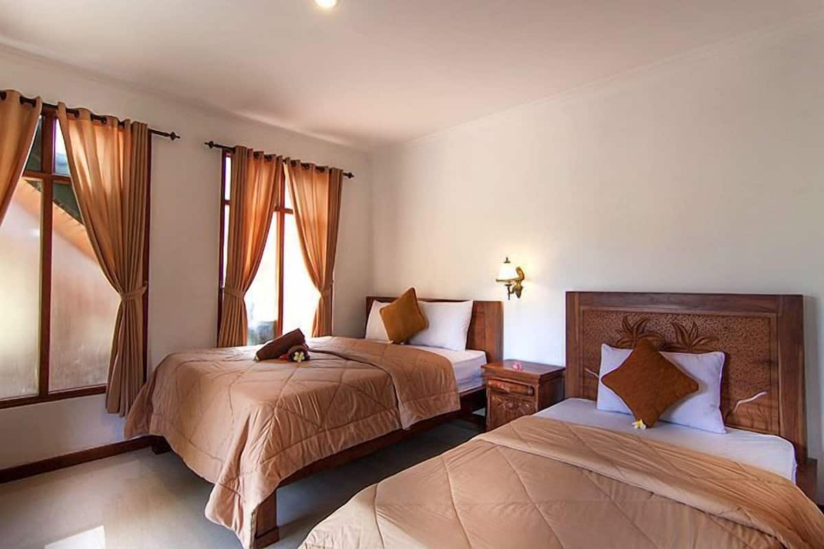 Deluxe Triple Room | Desk, rollaway beds, free WiFi