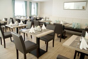 Daily cooked-to-order breakfast (EUR 15.00 per person) - Hotel Claro garni (Eitting)