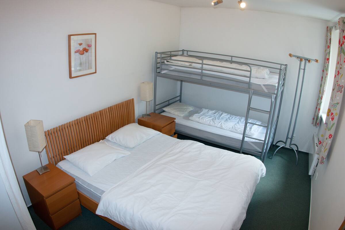 Apartamento conforto (6) | Escrivaninha, Wi-Fi de cortesia