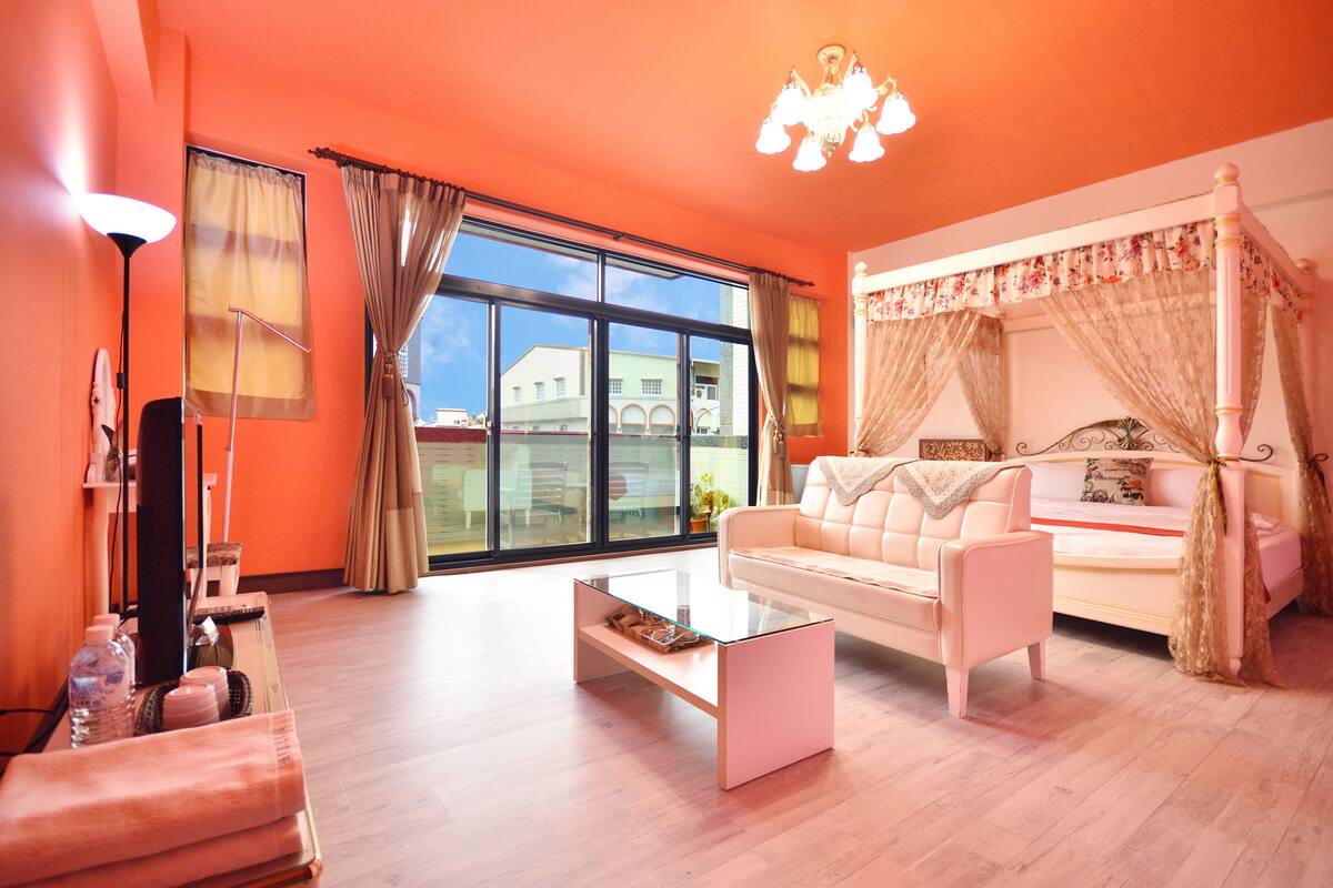 Habitación básica doble | Escritorio, cortinas blackout, insonorización y camas extra