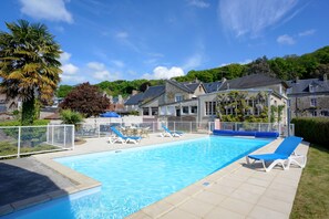 Piscine extérieure (ouverte en saison)