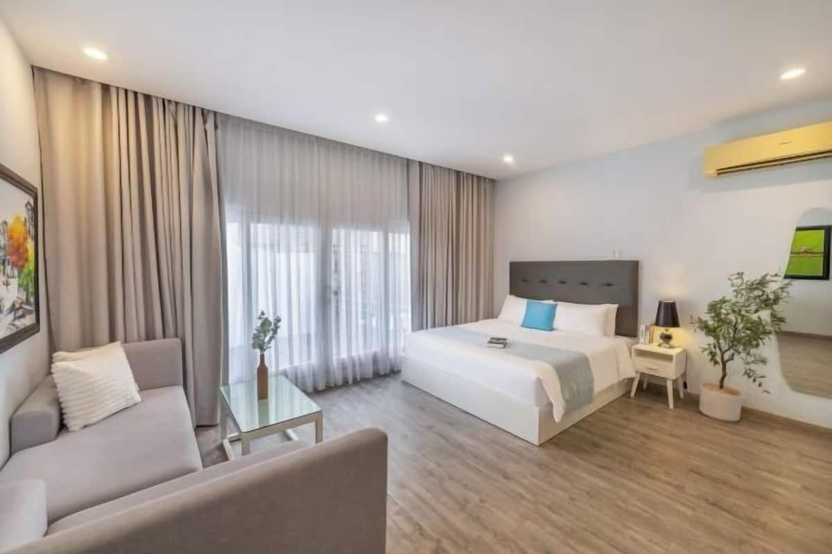 Minibar, in-room safe, desk, blackout curtains