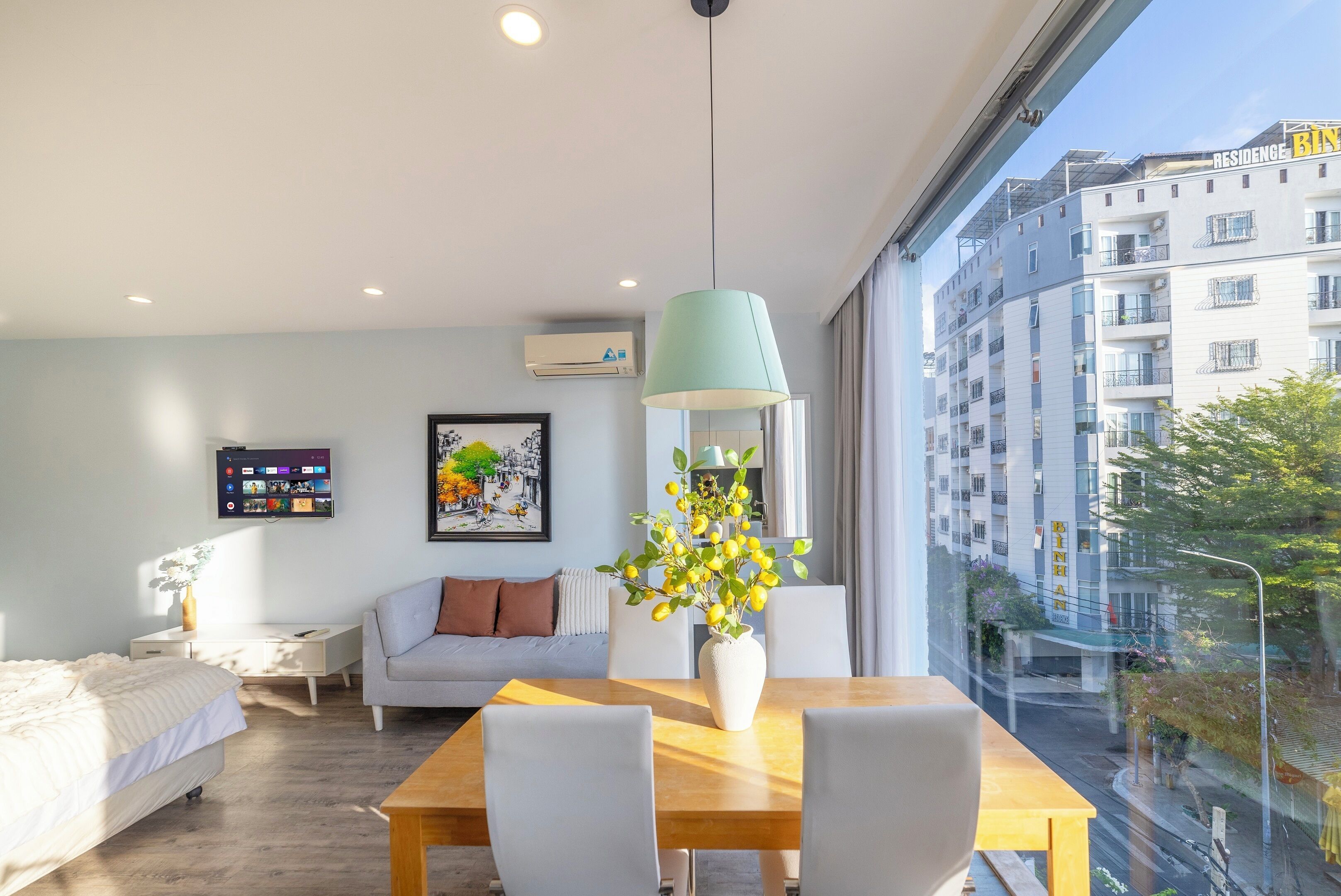 studio | minibar, in-room safe, desk, blackout curtains