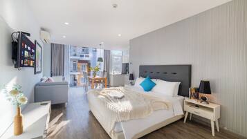 Estudio | Minibar, caja de seguridad en la habitación y escritorio