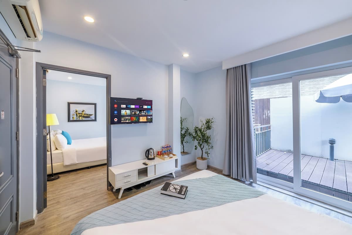 Deluxe Family Room