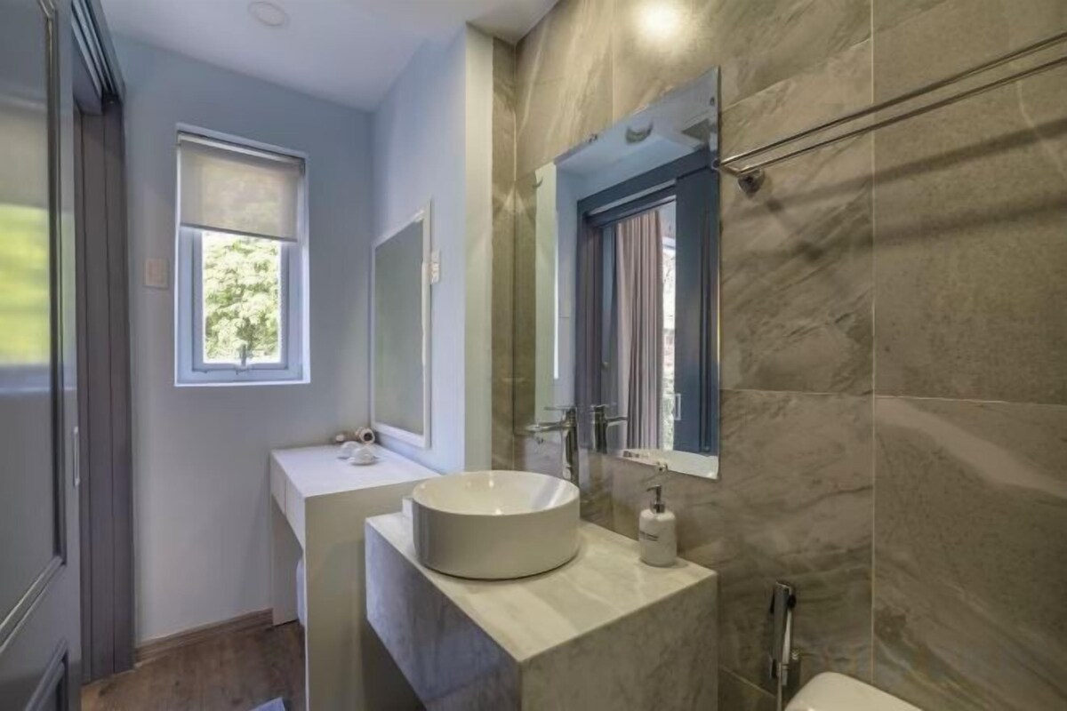Bathroom | Shower, rainfall showerhead, free toiletries, hair dryer