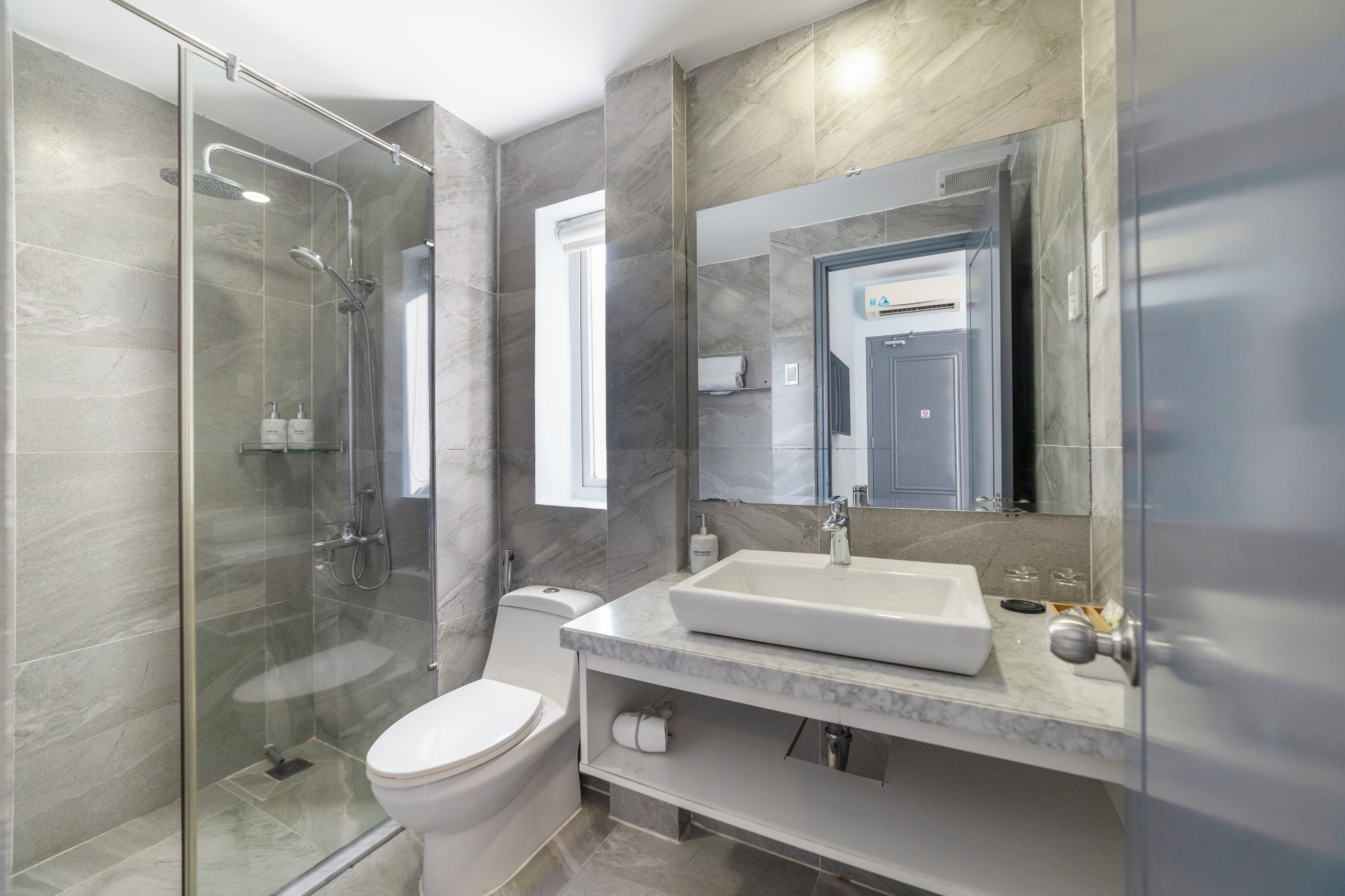 superior double room | bathroom | shower, rainfall showerhead, free toiletries, hair dryer