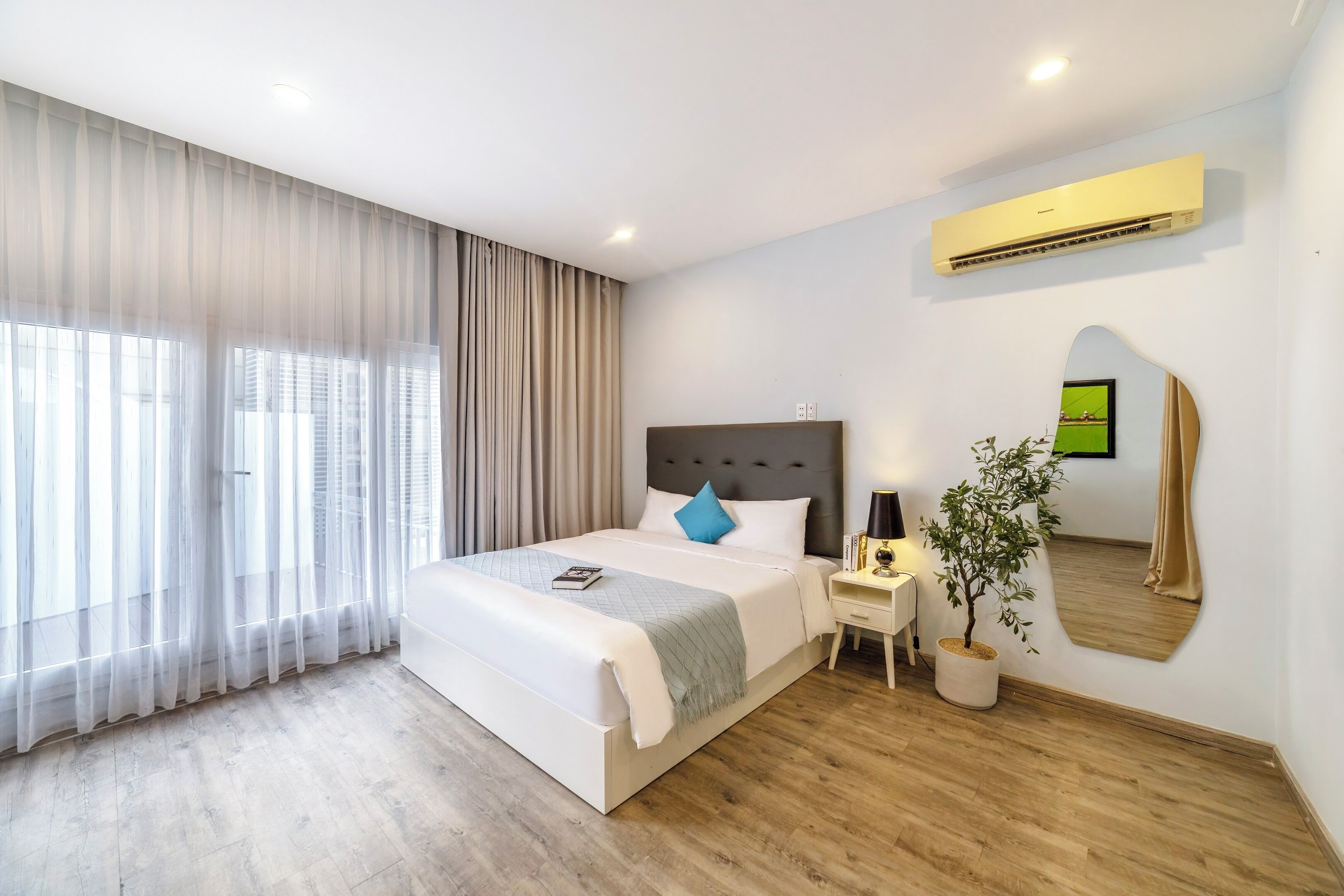 two-bedroom apartment | minibar, in-room safe, desk, blackout curtains