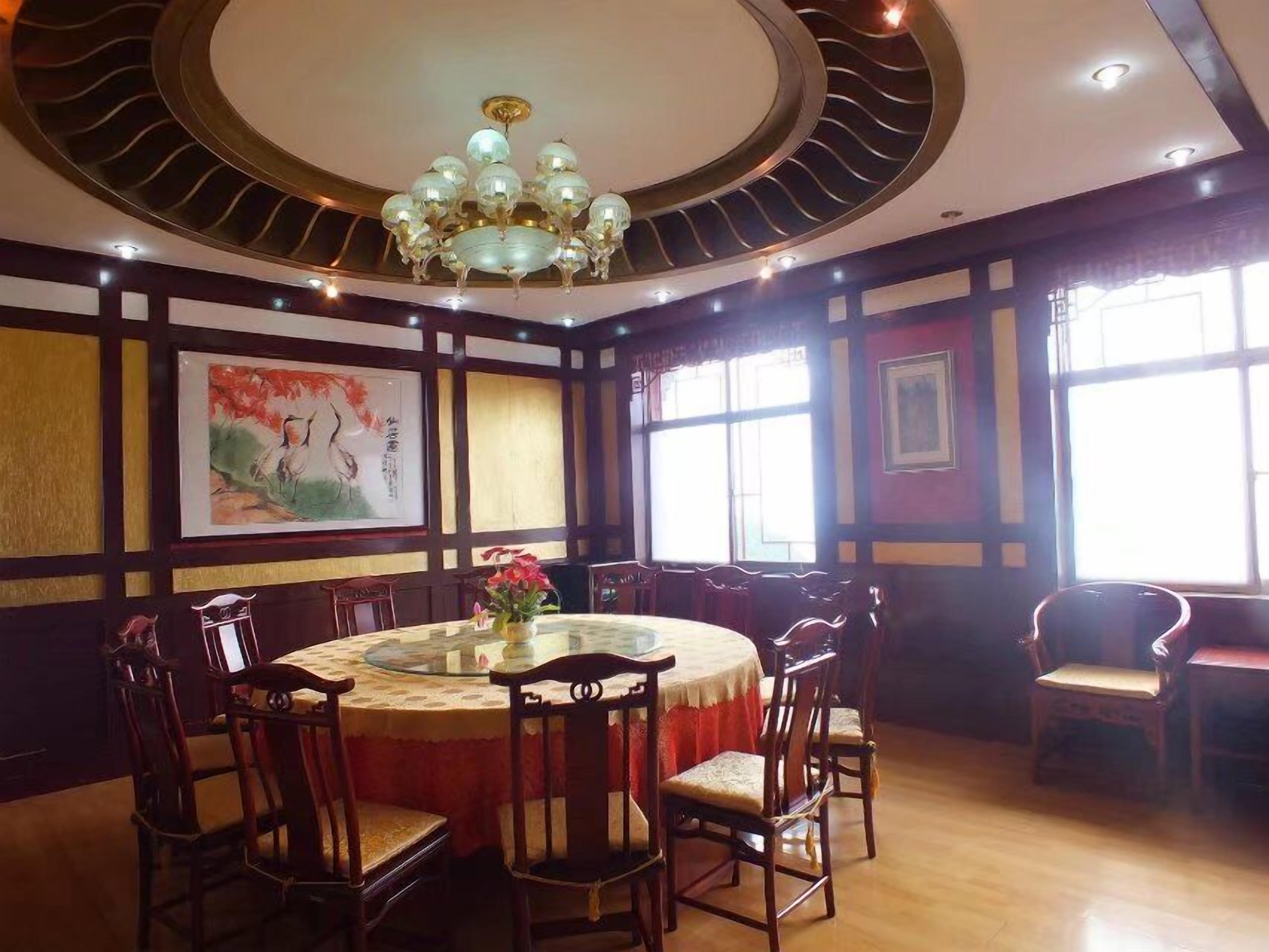 Breakfast, lunch, dinner served; Chinese cuisine 