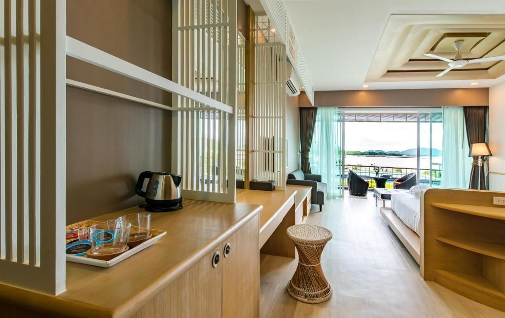 Deluxe Seaview | Minibar, brankas, meja kerja, dan tirai kedap cahaya