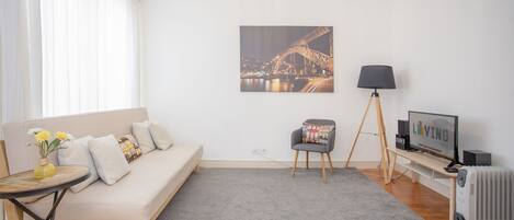 아파트, 침실 3개 | 거실 | 평면 TV