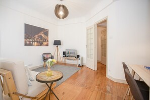 Appartement, 3 chambres | Salle de séjour