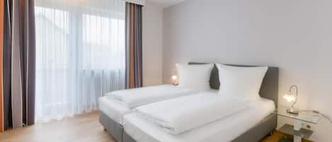 1 bedroom, desk, blackout drapes, free WiFi