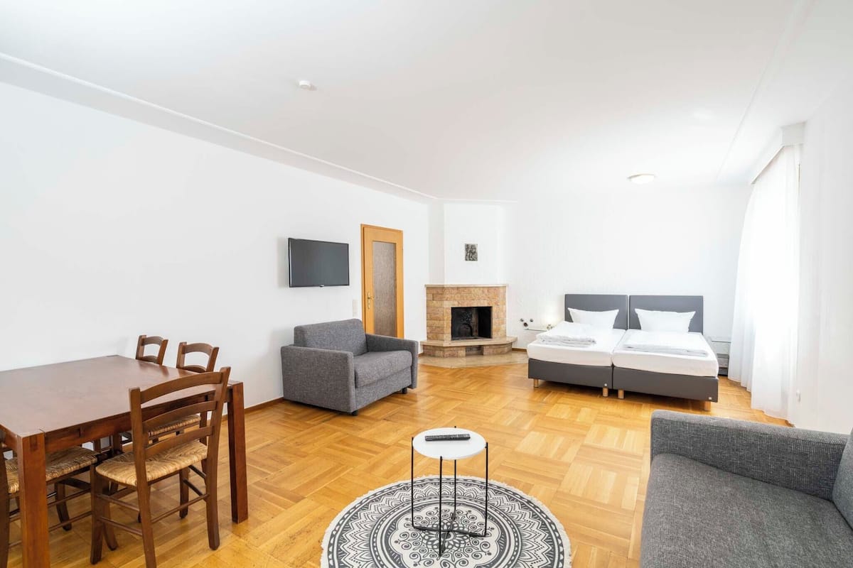 Habitación familiar | Área de sala de estar | Televisión de pantalla plana 