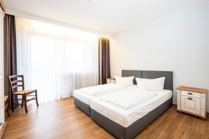 1 bedroom, desk, blackout curtains, free WiFi - Bamberg Inn (Hallstadt)