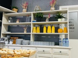 Desayuno buffet todos los días (con cargo)