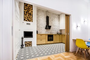 Design-Apartment, 1 Schlafzimmer (Mezzanine Bed) | Wohnbereich | Flachbildfernseher, Kamin, Videospielkonsole, DVD-Player