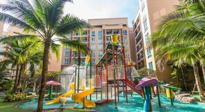 Outdoor pool - Atlantis Condo Resort Jomtien by EVT (Pattaya)