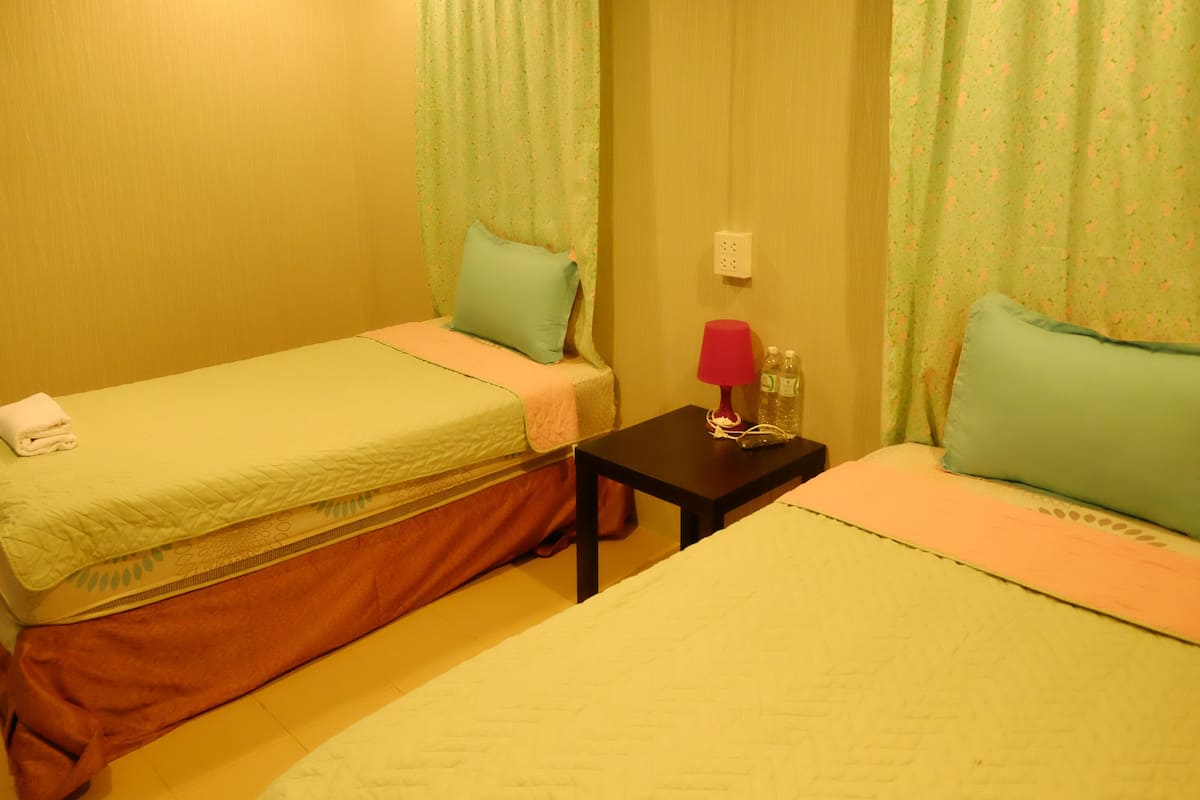 standard twin room | free wifi