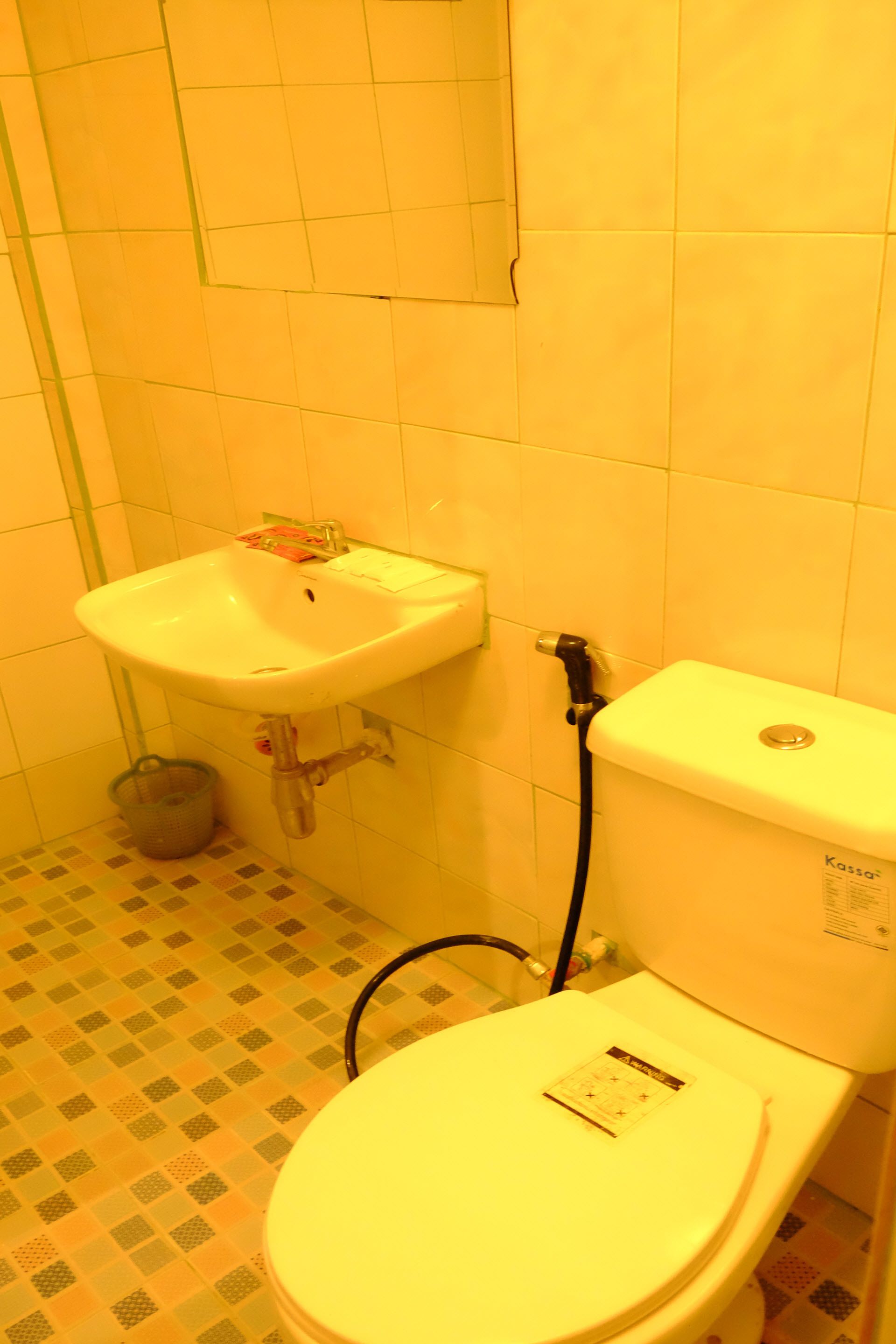 shower, free toiletries, towels