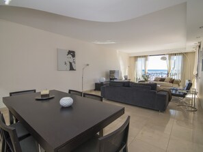 Dining - Paradise at Puerto Banus (Marbella)