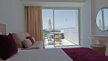 Suite Junior, baignoire à jets | Chambres insonorisées, fer et planche à repasser, lits bébé (gratuits)