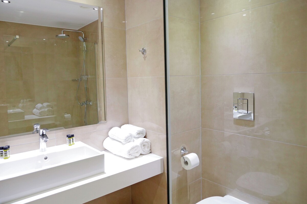 Bathroom | Free toiletries, hair dryer, towels