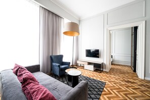 Superior Apartment, 1 Bedroom | Premium bedding, in-room safe, individually decorated, soundproofing - Arts Apartments (Kraków)