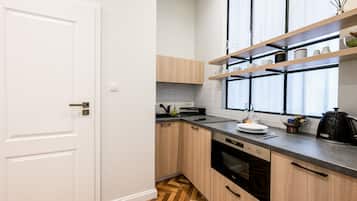 Superior Apartment, 1 Bedroom, Balcony, City View | Private kitchenette