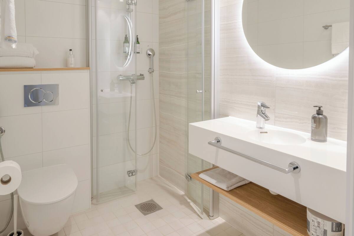 Phòng 2 giường đơn Superior | Phòng tắm | Đồ dùng nhà tắm miễn phí, máy sấy tóc, khăn tắm 