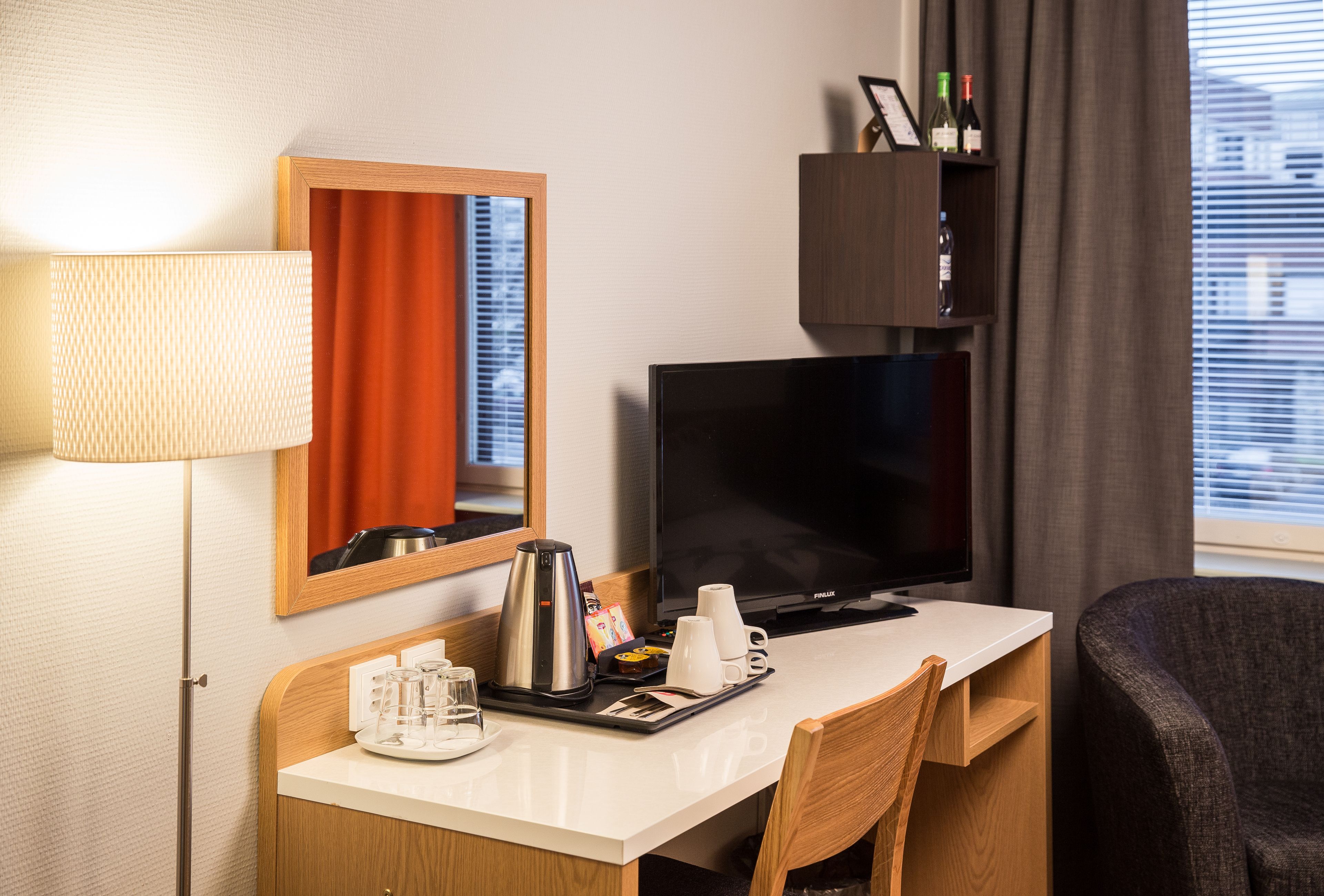 in-room business centre