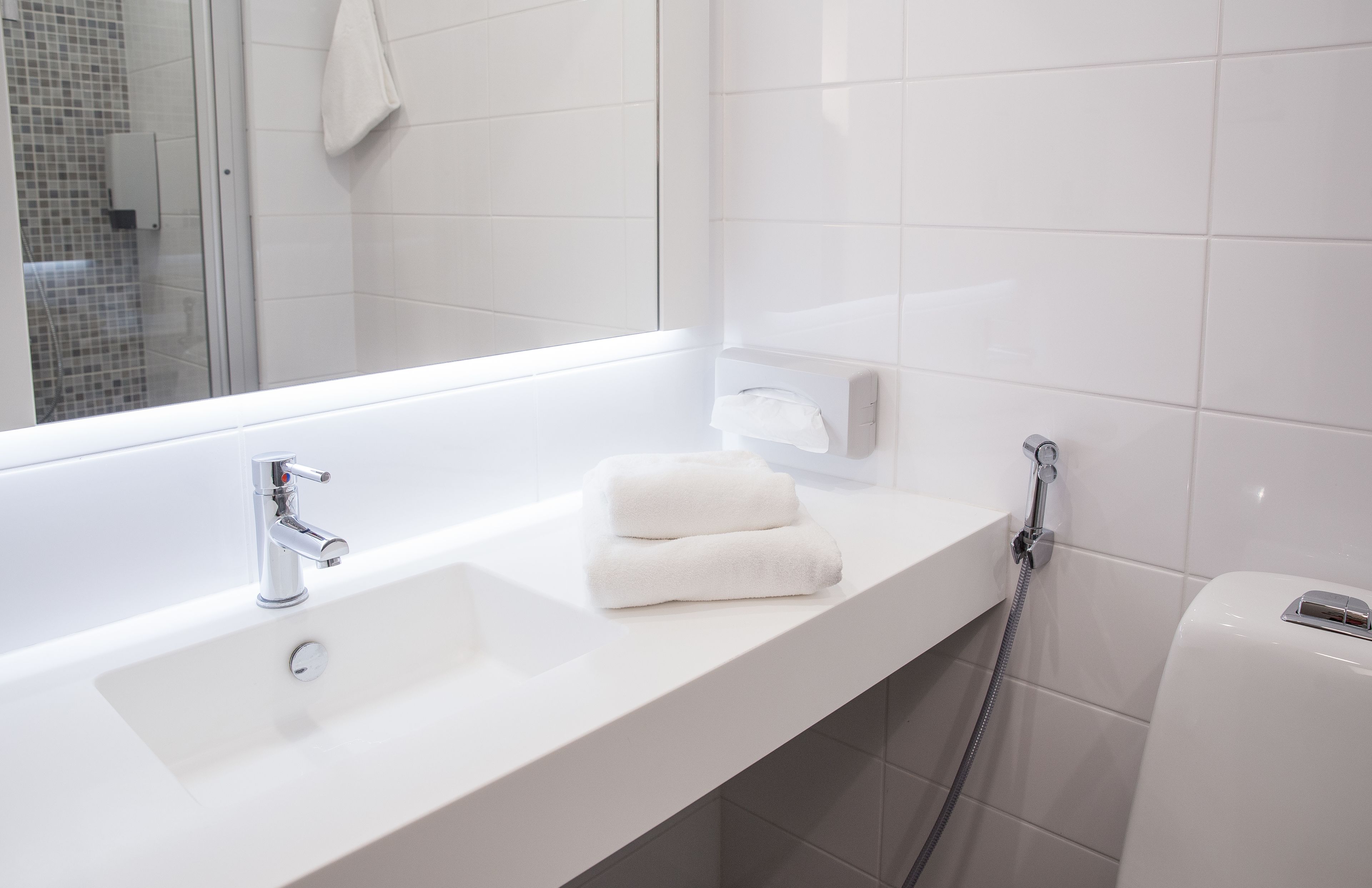 standard single room | bathroom | free toiletries, hair dryer, towels