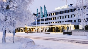 A hotel with a modern design, featuring multiple floors and a prominent sign. - Park Hotel Tornio (Tornio)