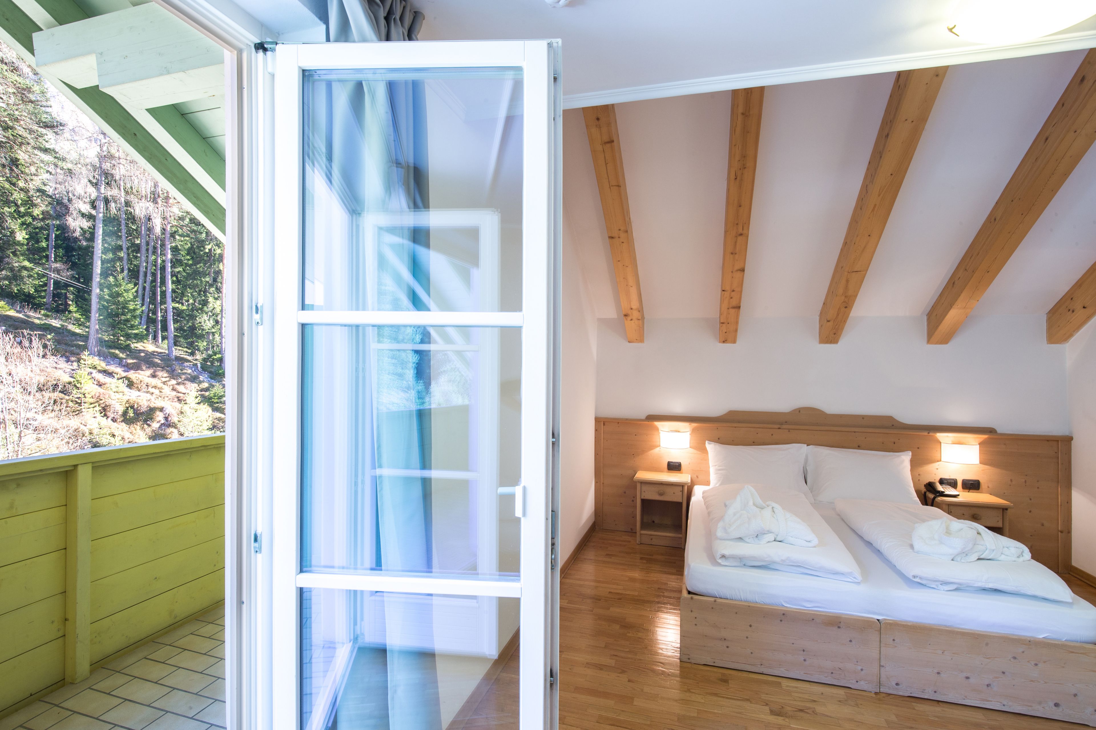 standard double or twin room | in-room safe, desk, blackout curtains, soundproofing