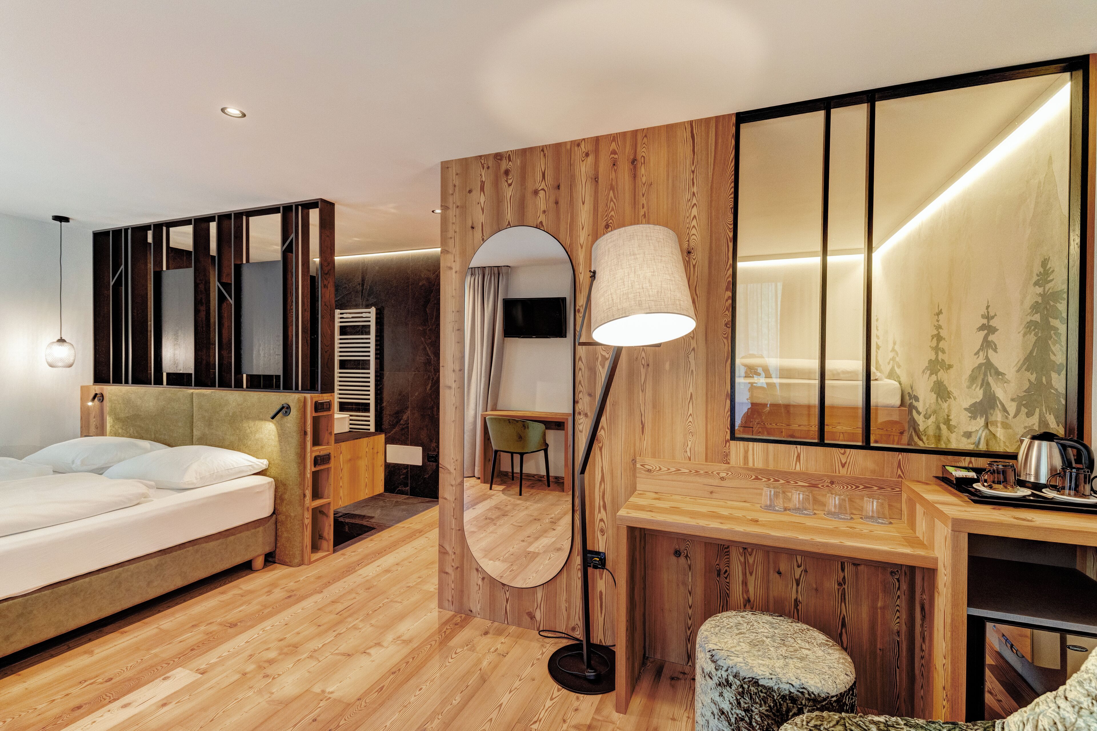 Deluxe Quadruple Room | In-room safe, desk, blackout drapes, soundproofing