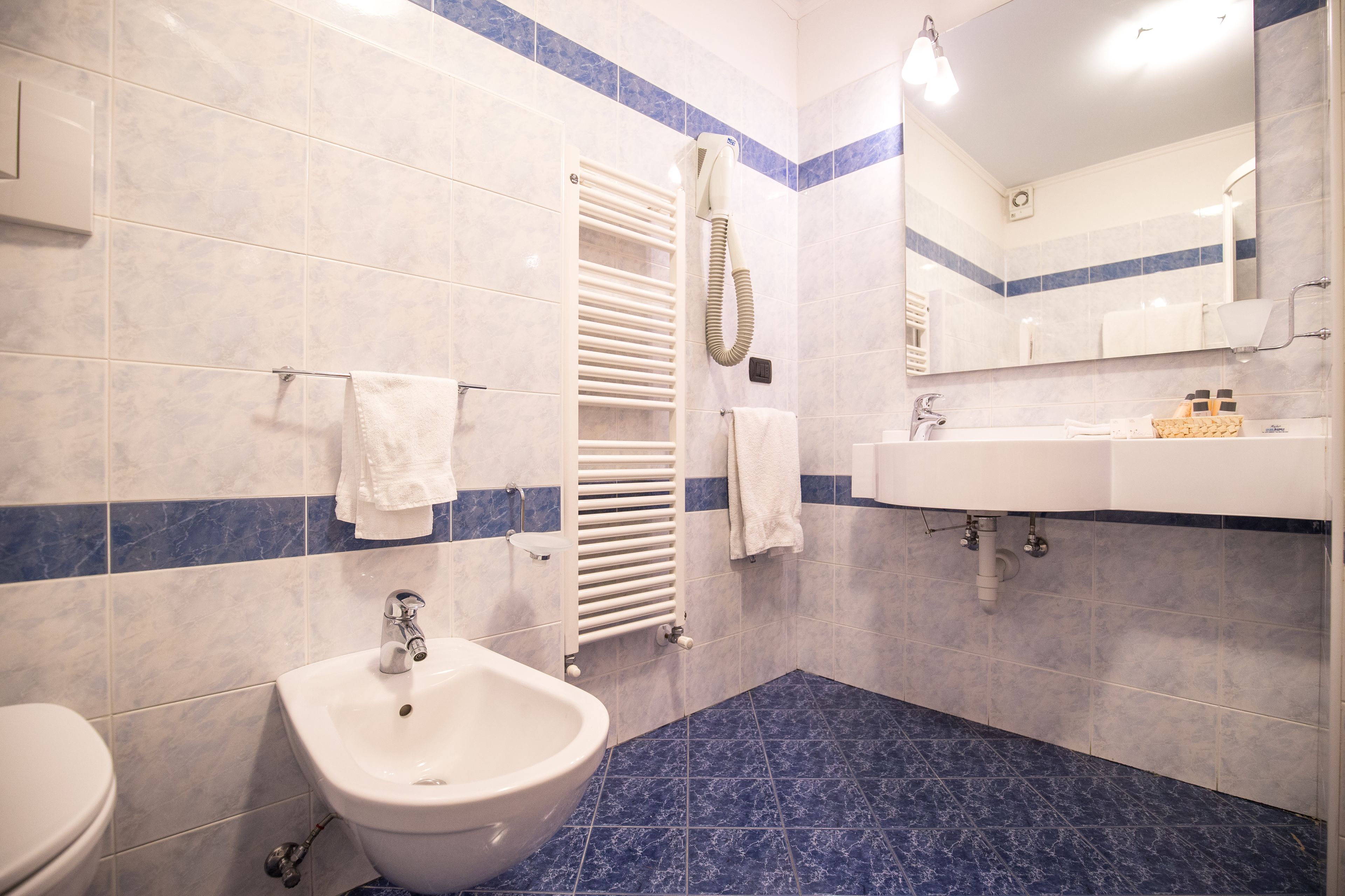 standard double or twin room | bathroom | free toiletries, hair dryer, bathrobes, bidet