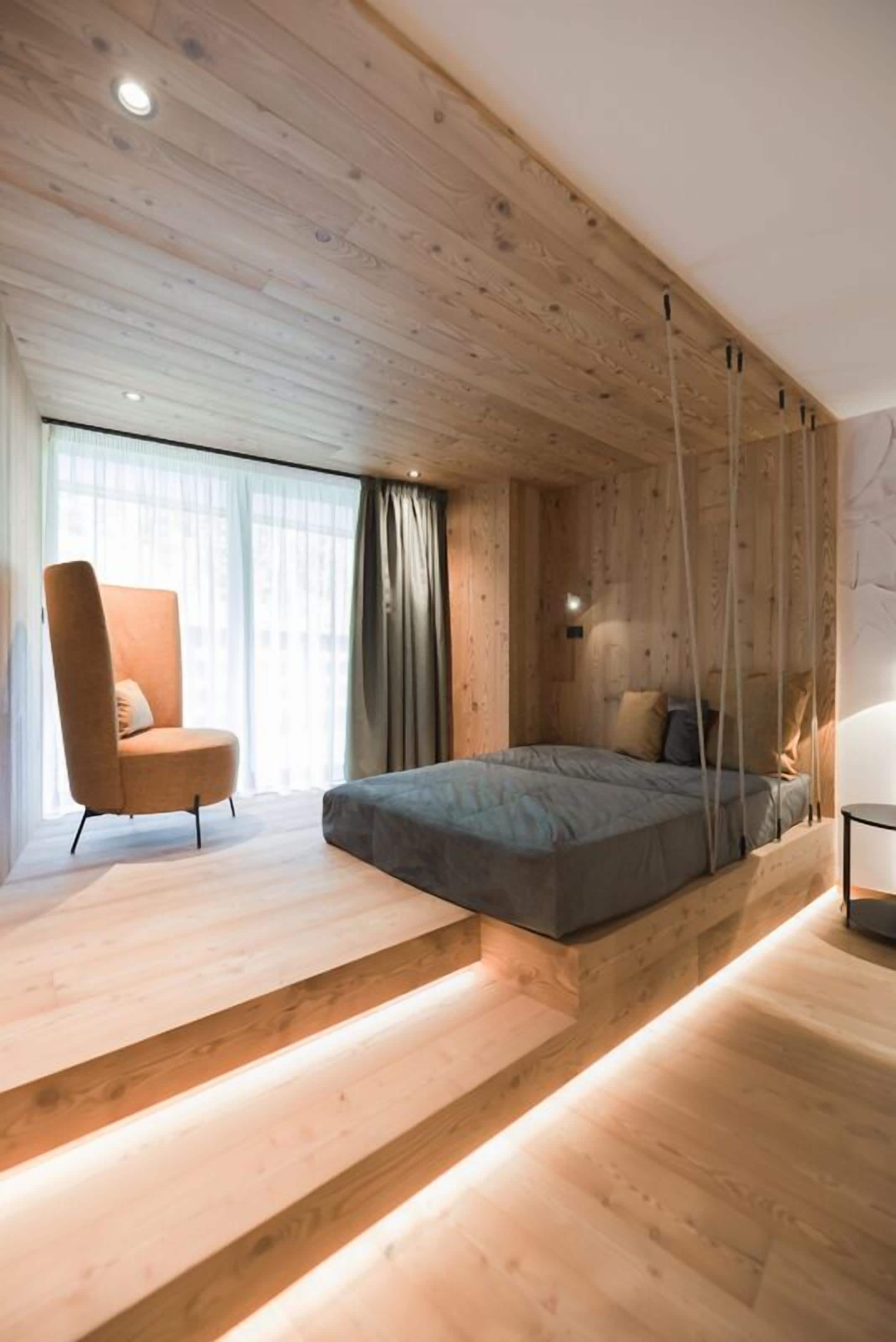 Junior Room | In-room safe, desk, blackout curtains, soundproofing