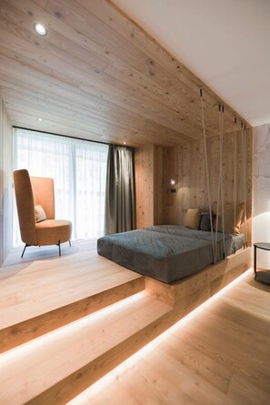 In-room safe, desk, blackout drapes, soundproofing - Hotel Erica (Tesero)